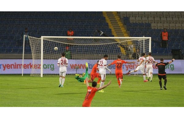 Yazarlar Prandelli'yi topa tuttu!