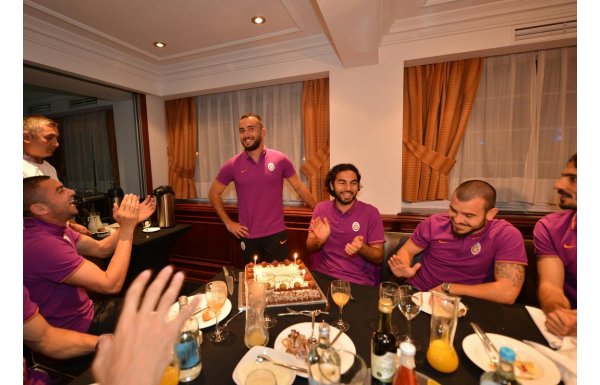 'Galatasaray'da Olcan'ın doğum günü kutlandı