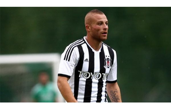 'Beşiktaş taraftarının 'Gökhan Töre' tepkisi