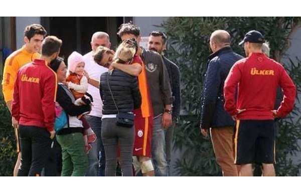 G.Saraylı yıldız sakatlandı, eşi hüngür hüngür ağladı!