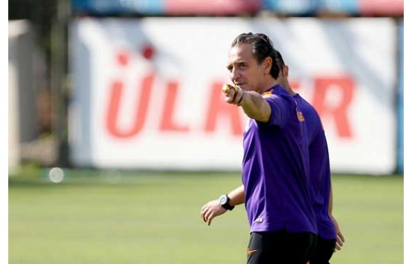 Prandelli o isimlerin biletlerini kesti!