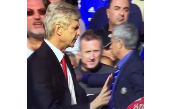 Wenger ile Mourinho birbirine girdi!