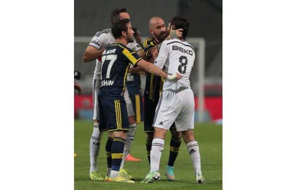 Derbi sosyal medyayı karıştırdı