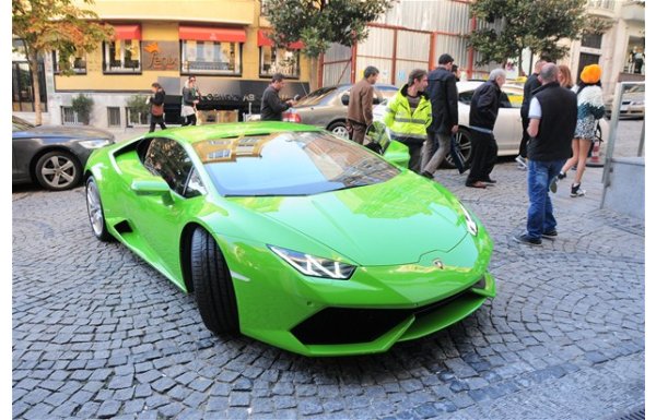 'Caner'den Asena'ya dudak uçuklatan hediye!