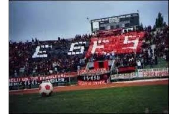 Ülkemizden Efsane 11 Tribün Koreografisi