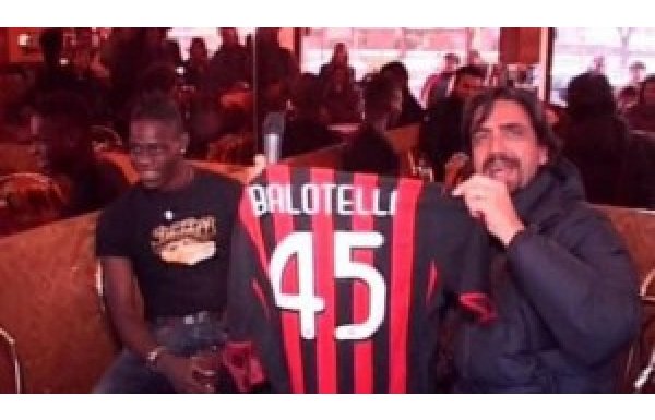 3) İnter’de forma giyerken, Milan formasıyla poz verir!