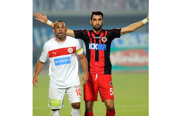 SOL BEKE UĞUR ÇİFTÇİ GELİYOR