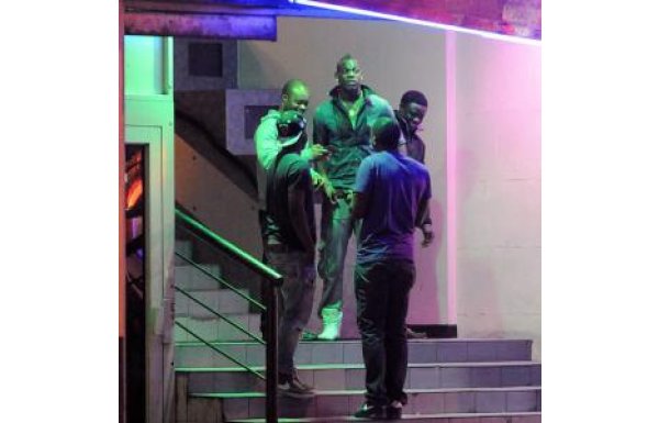 4) Striptiz kulübüne gitti!