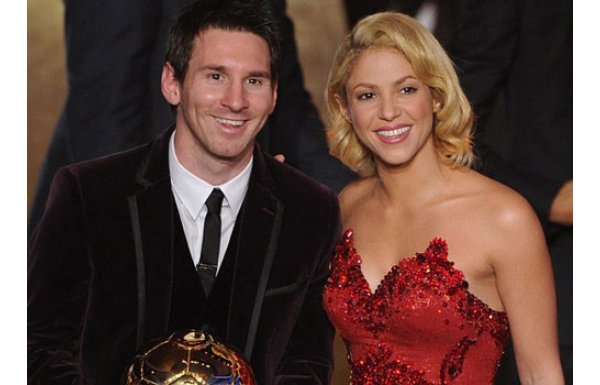Shakira Messi'ye sataştı!