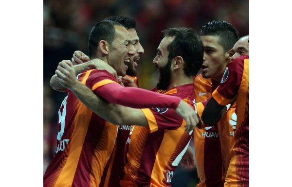 Burak, Hamit ve Sneijder - Mehmet Ayan / Vatan