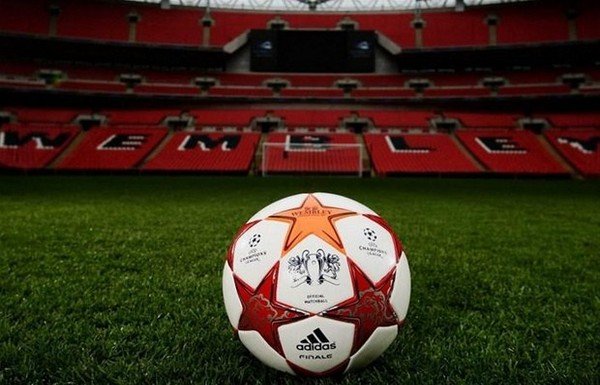 'G.Saray ve F.Bahçe devlerle yarışıyor