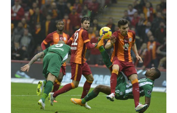 Galatasaray 18 yıllık tarihi rekora engel oldu!