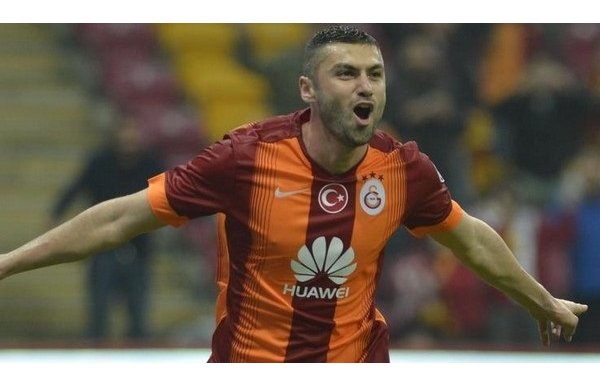 Burak Yılmaz, Emenike ve Sow'u katladı