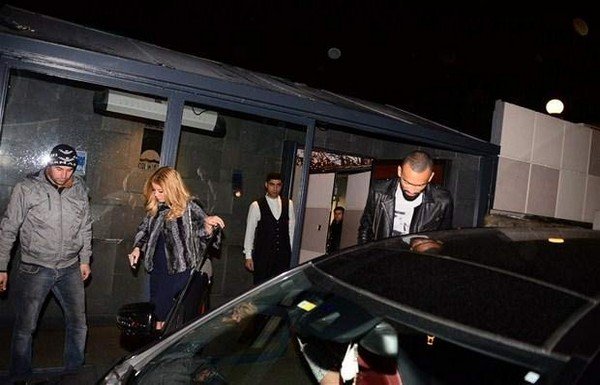 Evli yıldız iki kızla alemde!