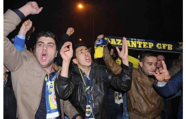 'Aziz Yıldırım çılgına döndü! Şok protesto...