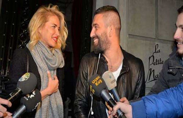 'Madrid'de maçtan çıktı, İstanbul'da Burcu'yla konsere gitti!