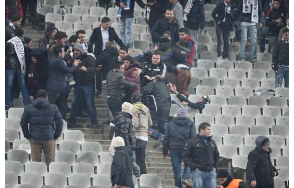 'Beşiktaşlı taraftarlar birbirine girdi!