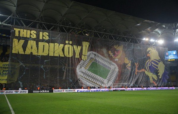 'Kadıköy'de dev pankart