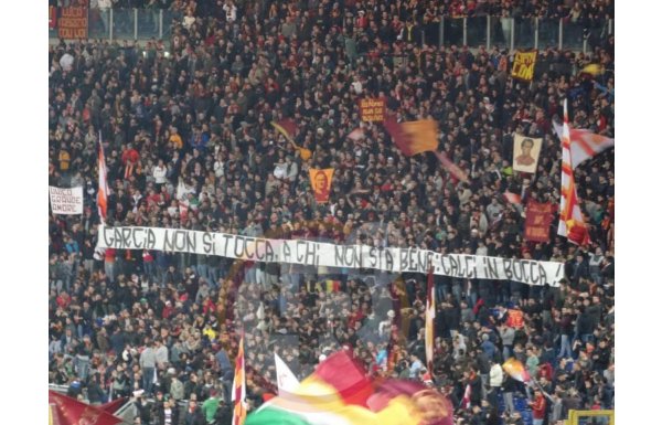 Cüneyt Çakırın maçında ortalık karıştı!