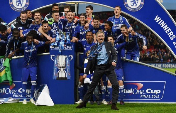 Chelsea kupayı aldı, Mourinho kendinden geçti!