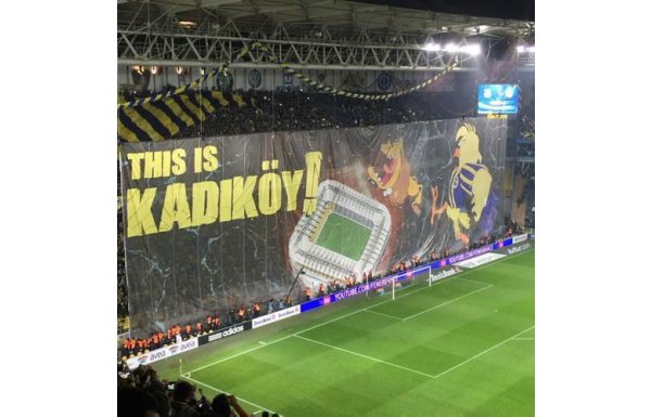 Kadıköy'de dev pankart