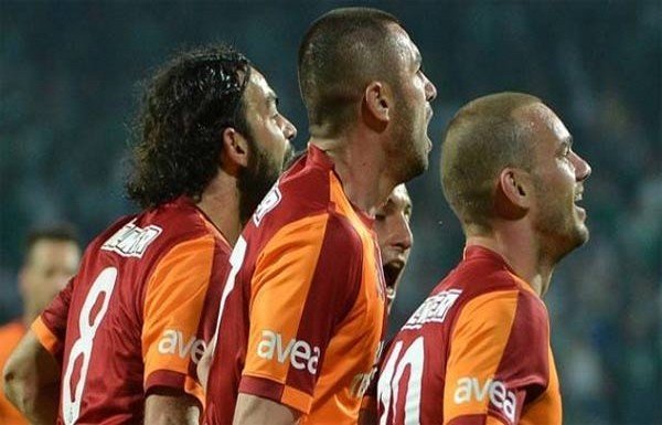 'Wesley Sneijder bedavaya oynadı!