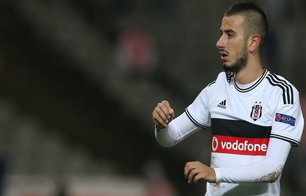 Oğuzhan Özyakup geçen sezonun altında kaldı..