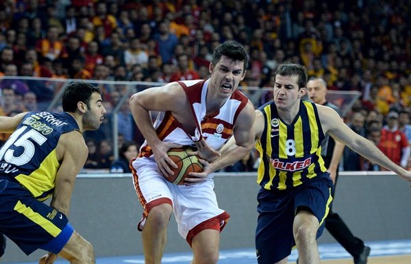 'Galatasaray 6 kişiyle Fenerbahçe'yi yendi