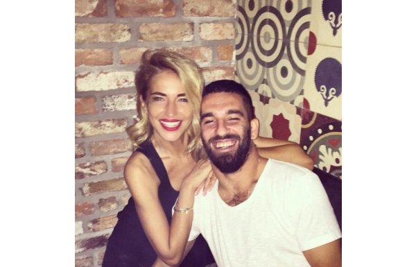 Arda'dan Burcu Esmersoy'a 225 bin tllik hediye