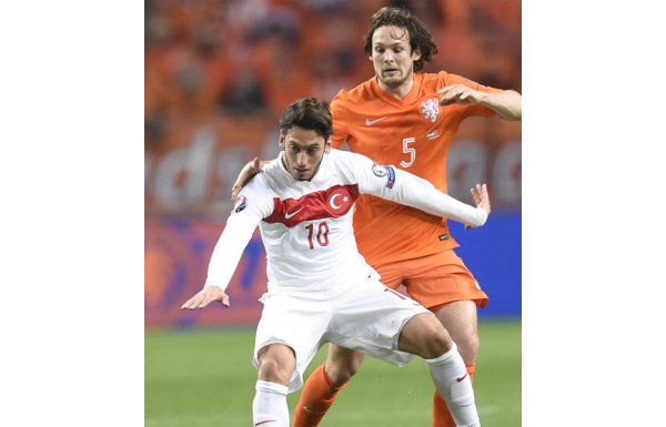 Hakan Çalhanoğlu (Barcelona ve Dortmund)