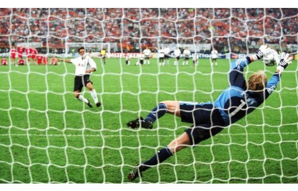 2001 - OLIVER KAHN (BAYERN MÜNİH)