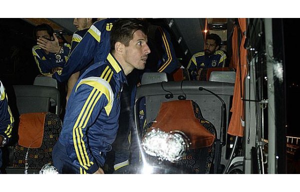 Fenerbahçe takım otobüsüne silahlı saldırı