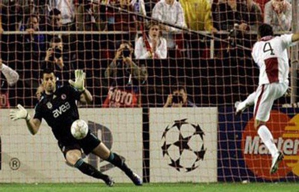 'Volkan Demirel Şampiyonlar Ligi tarihine geçti