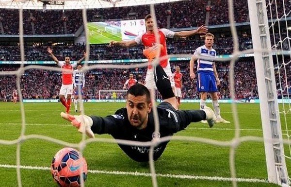 'İngiltere bu olayı tartışıyor! Evlenmek için gol mü yedi?