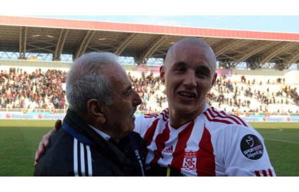 YILLIK 1.5 MİLYON EURO KAZANIYOR