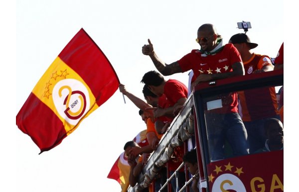 'Galatasaray'ın şampiyonluk kutlamasından renkli kareler