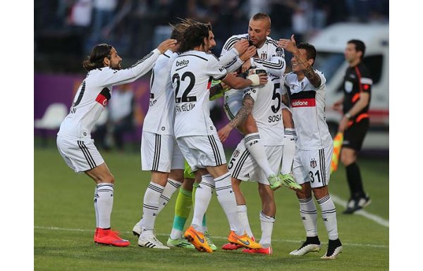 Beşiktaşın yıldızına Fenerbahçe kancası!