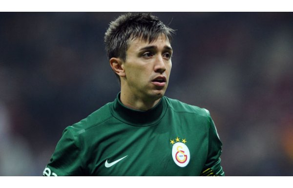 Adam her Allah’ın günü antremanlarda Sneijder’in şutlarına maruz kalıyor. Nasıl iyi kaleci olmasın.