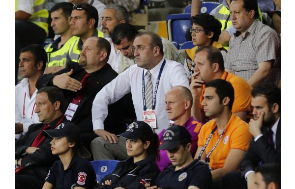 'Abdürrahim Albayrak maçı izlerken kendini kaybetti