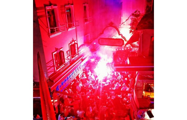 Galatasaraylı taraftarlardan müthiş şov