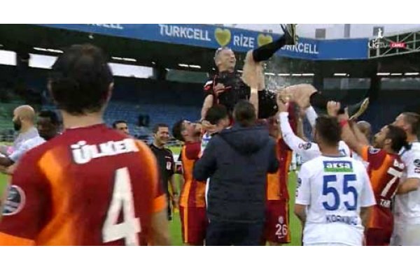 'Sabri'den hakeme kırmızı kart!