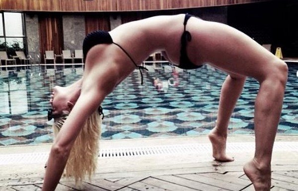 'Tosic'in eşinin pozları olay yarattı!