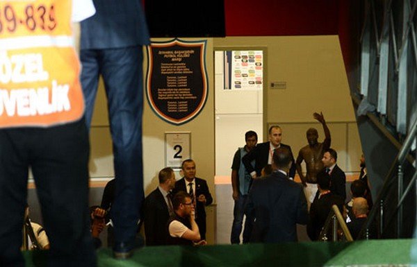 'Webo maç bitince hakeme saldırdı!