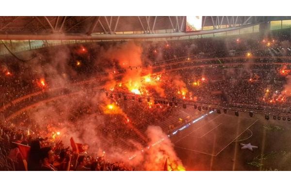 Türk Telekom Arena yanıyor