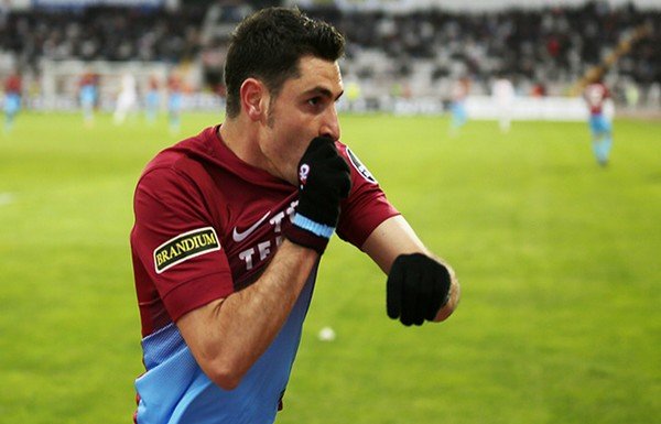 Trabzonspor yıldız oyuncuyla 4 yıllık anlaştı!