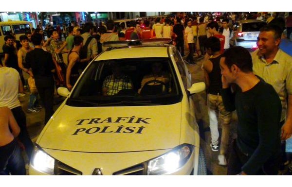 'Galatasaray taraftarı sokaklara döküldü