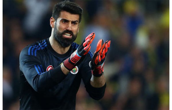 Büyük şok yaşadı! Volkan Demirel'in yerine kaleye...