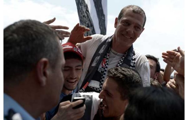 Bilic, taraftara üçlü çektirdi ve gitti!