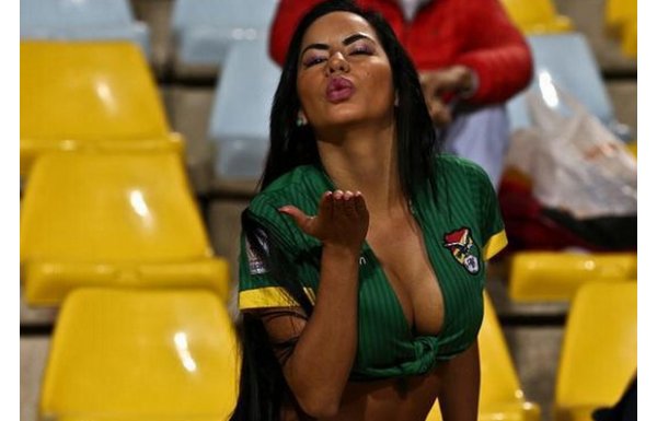 'Tribünlerde seksi güzel