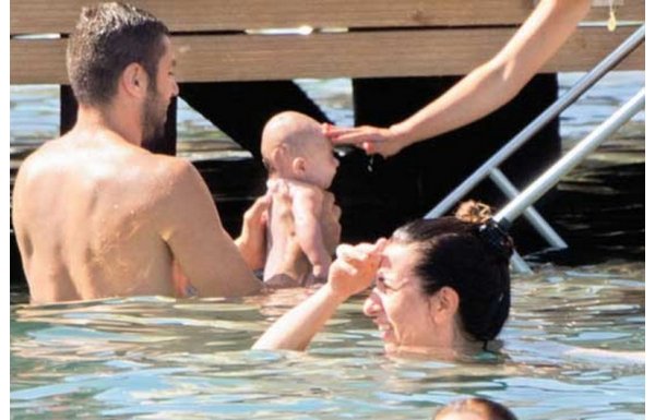 'Burak Yılmaz'ın kızı Nazlı suyla tanıştı